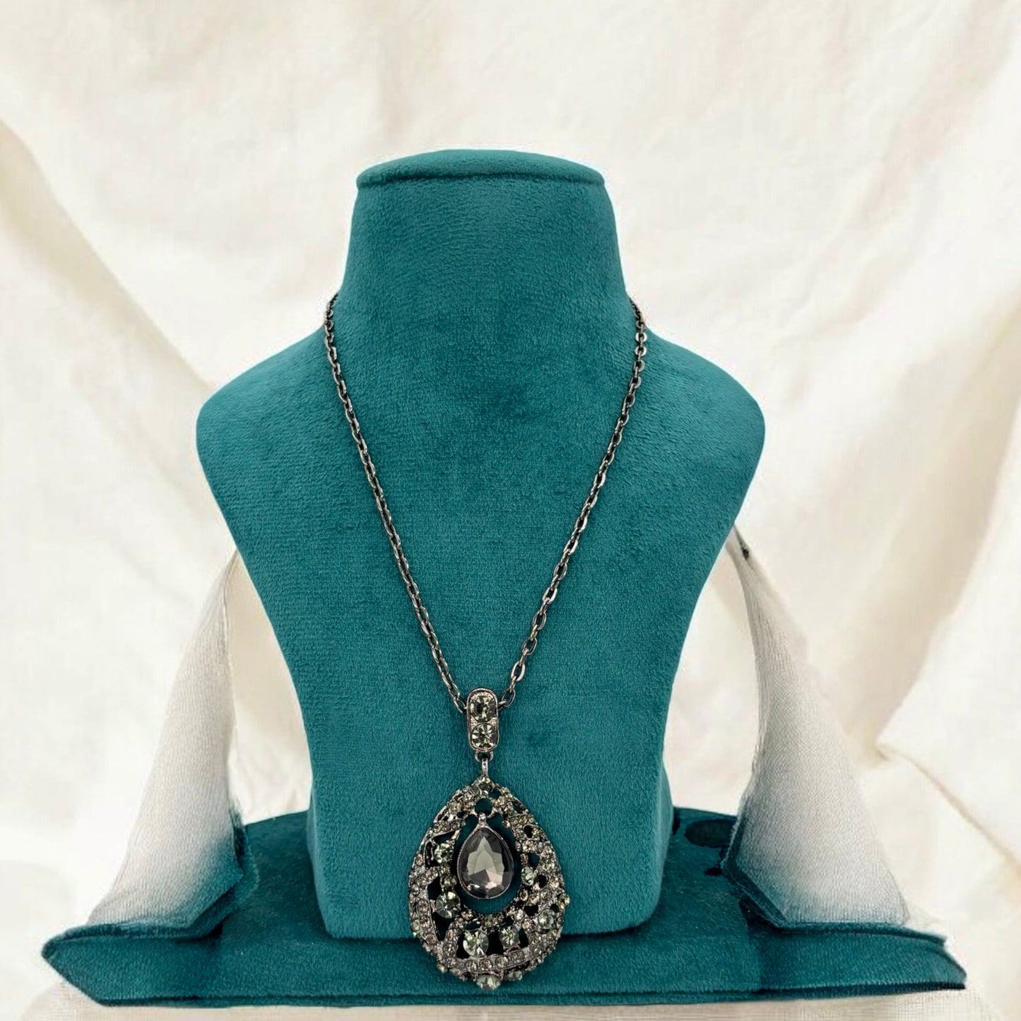 Black polish long chain pendant necklace