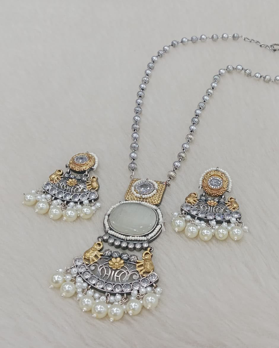 Silver oxidized dual tone chain pendant set