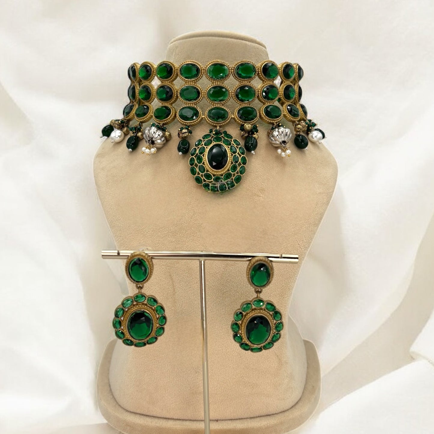 Emerald gold choker set