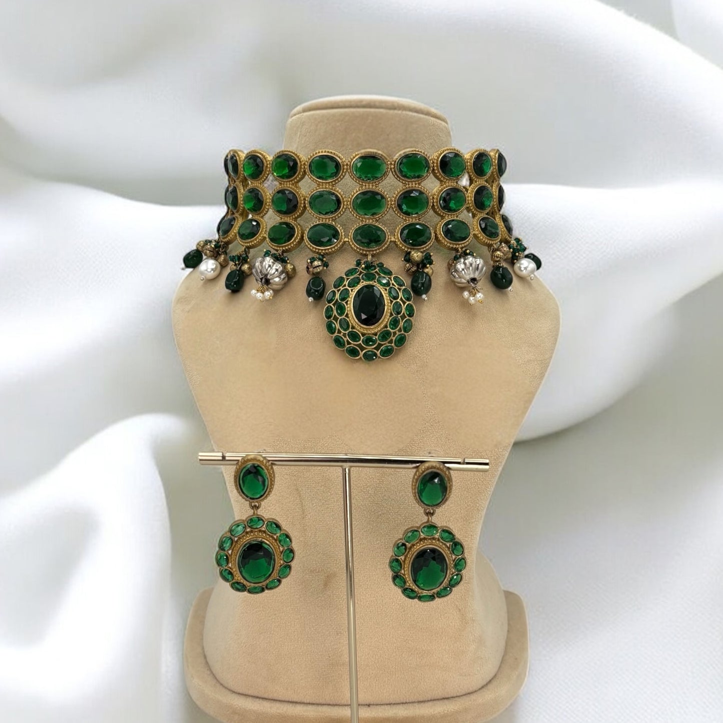 Emerald gold choker set