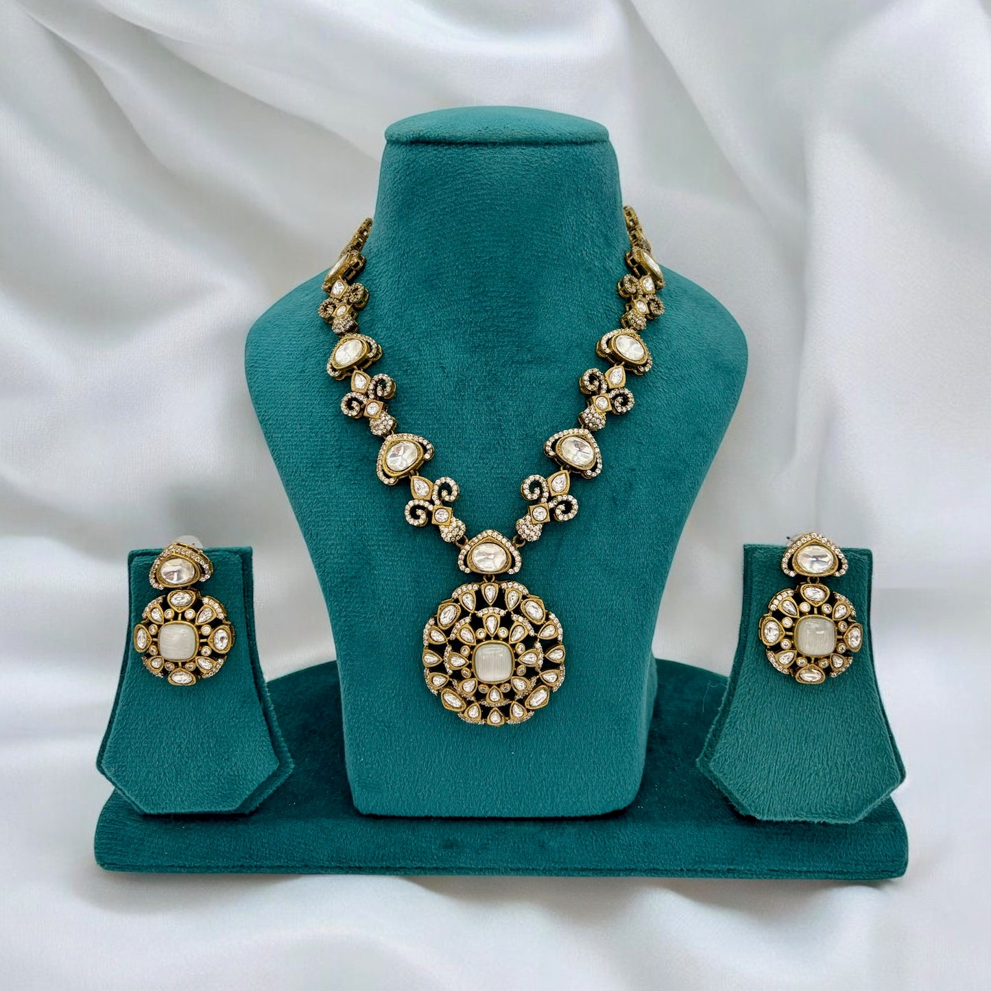 Mossoinite necklace set