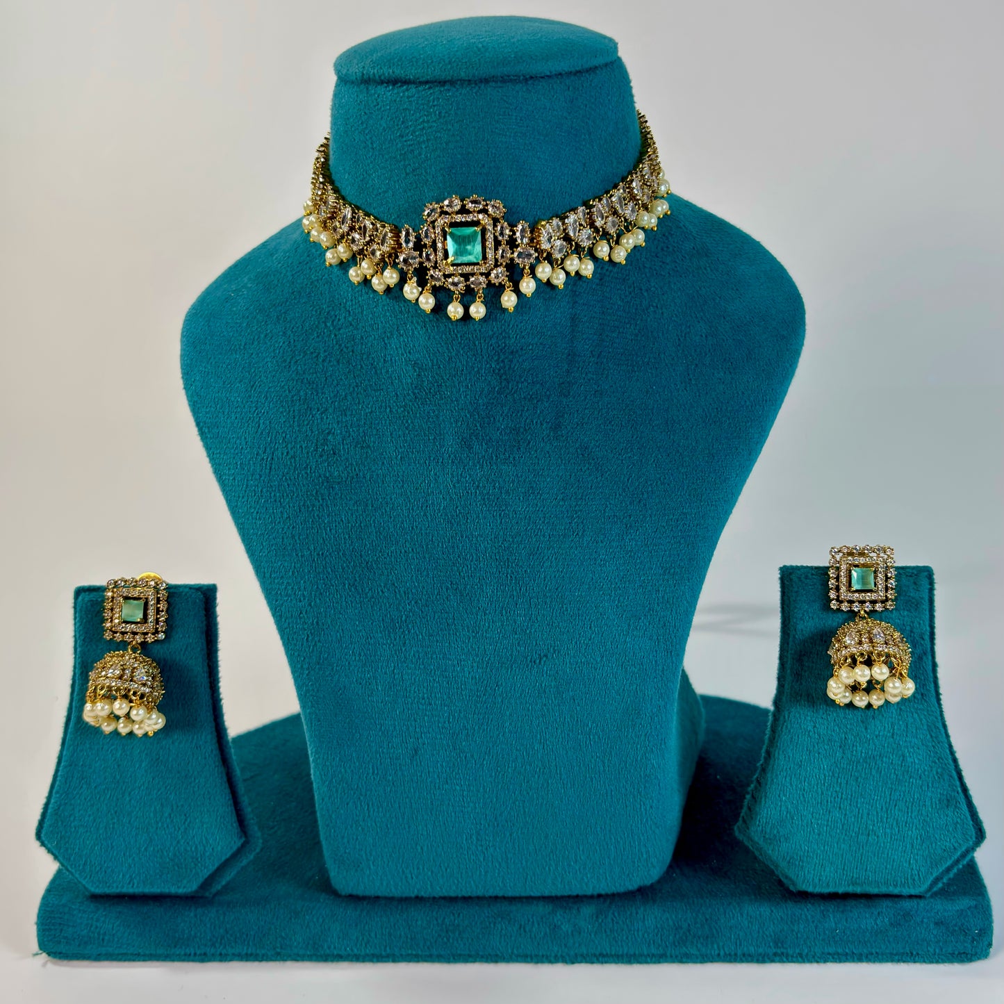Necklace with jhumkis