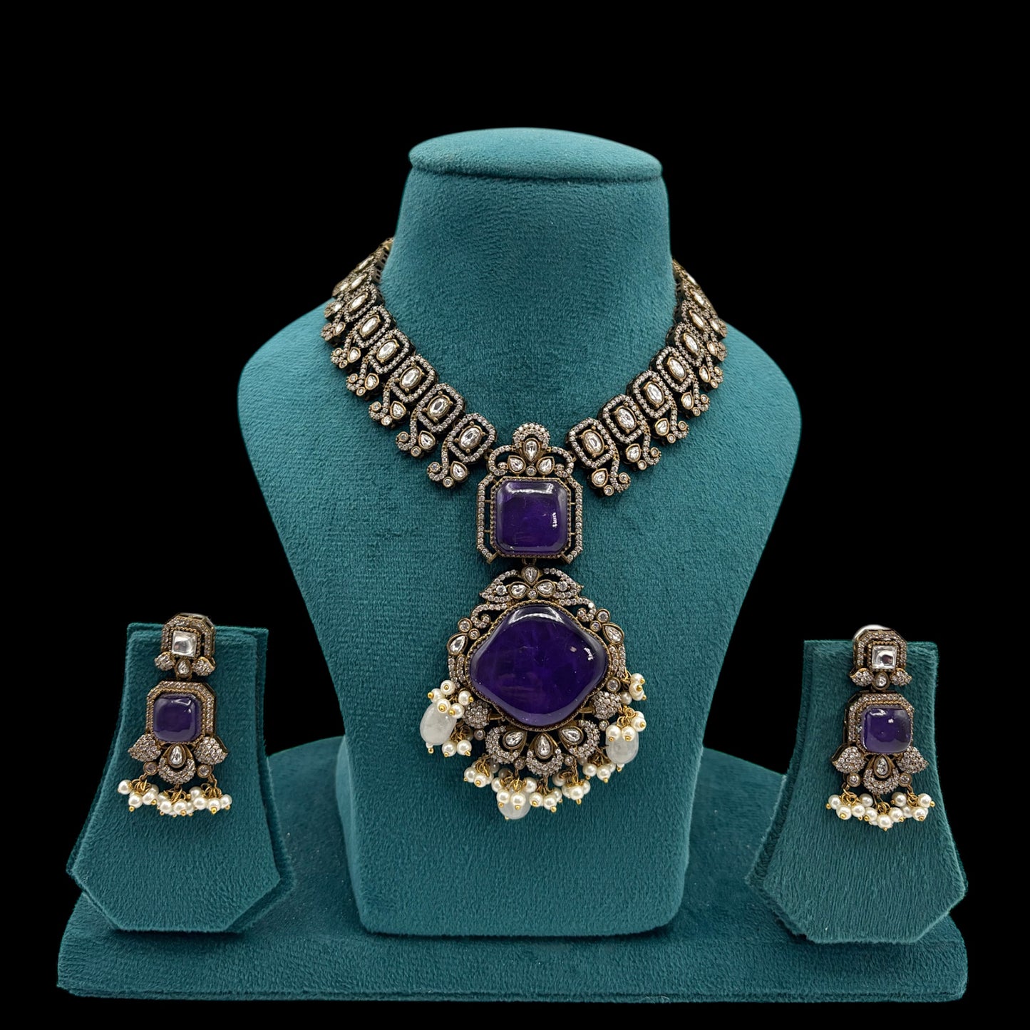 Purple statement necklace set