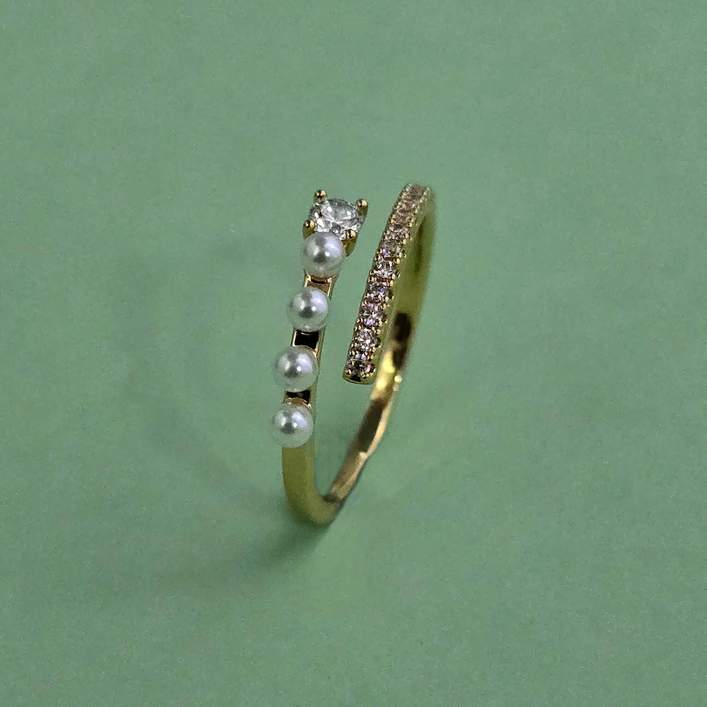 Gold plated ring with pearls