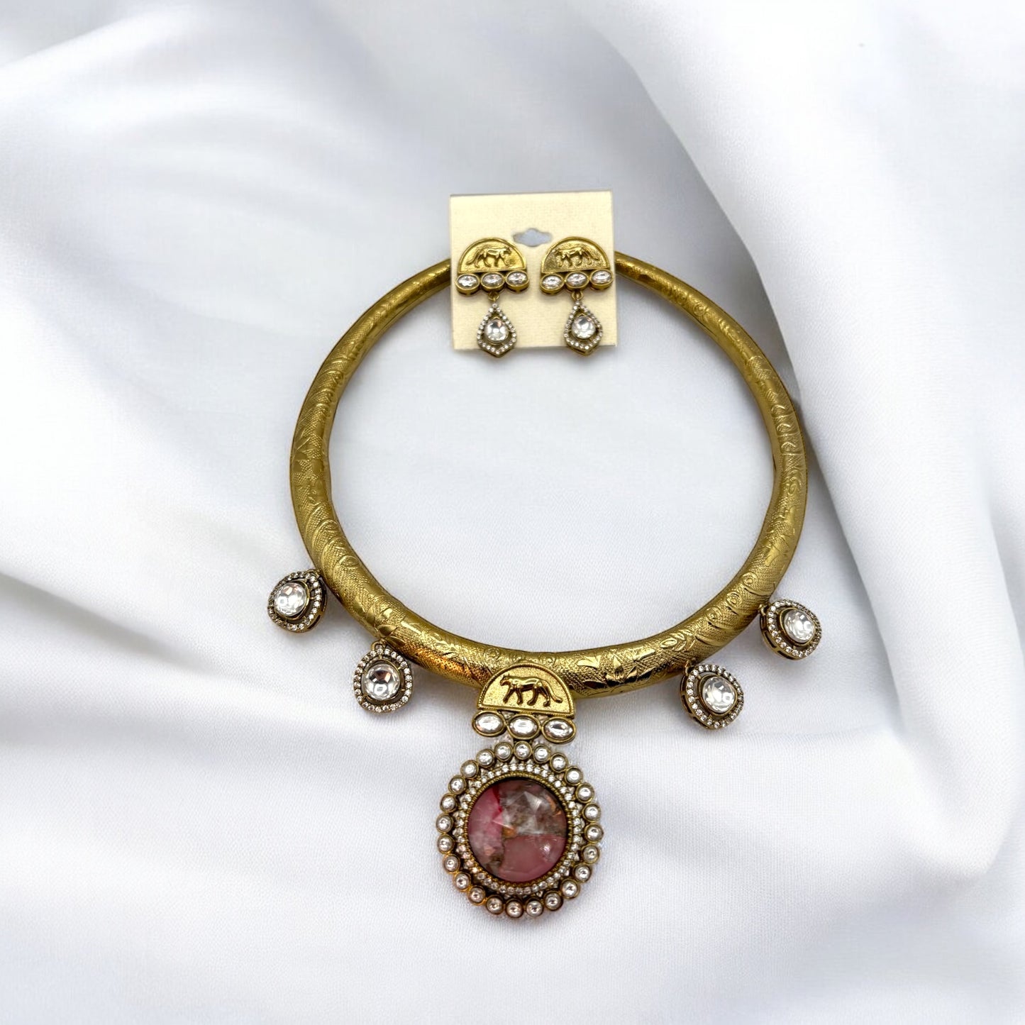 Hasli with kundan and doublet stone