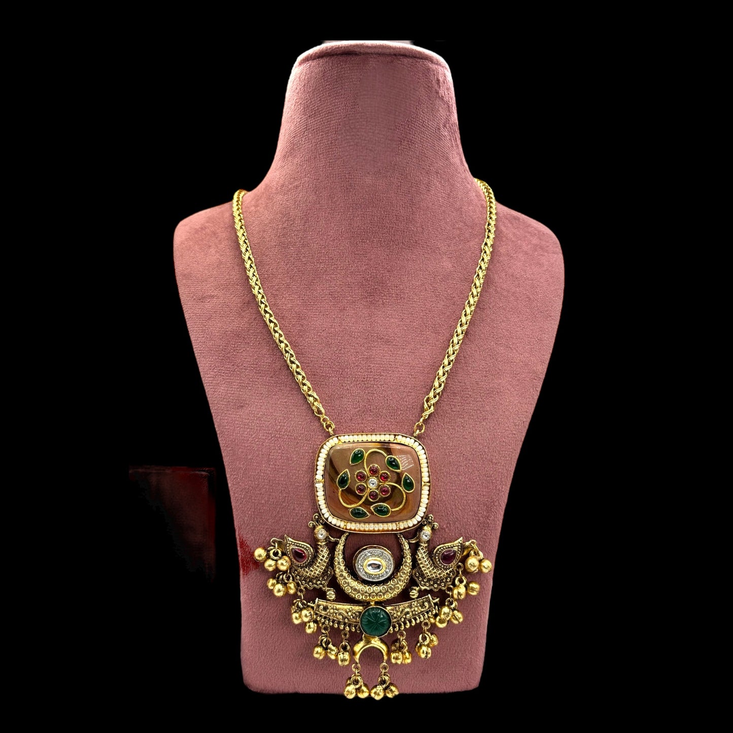 Long chain pendant necklace