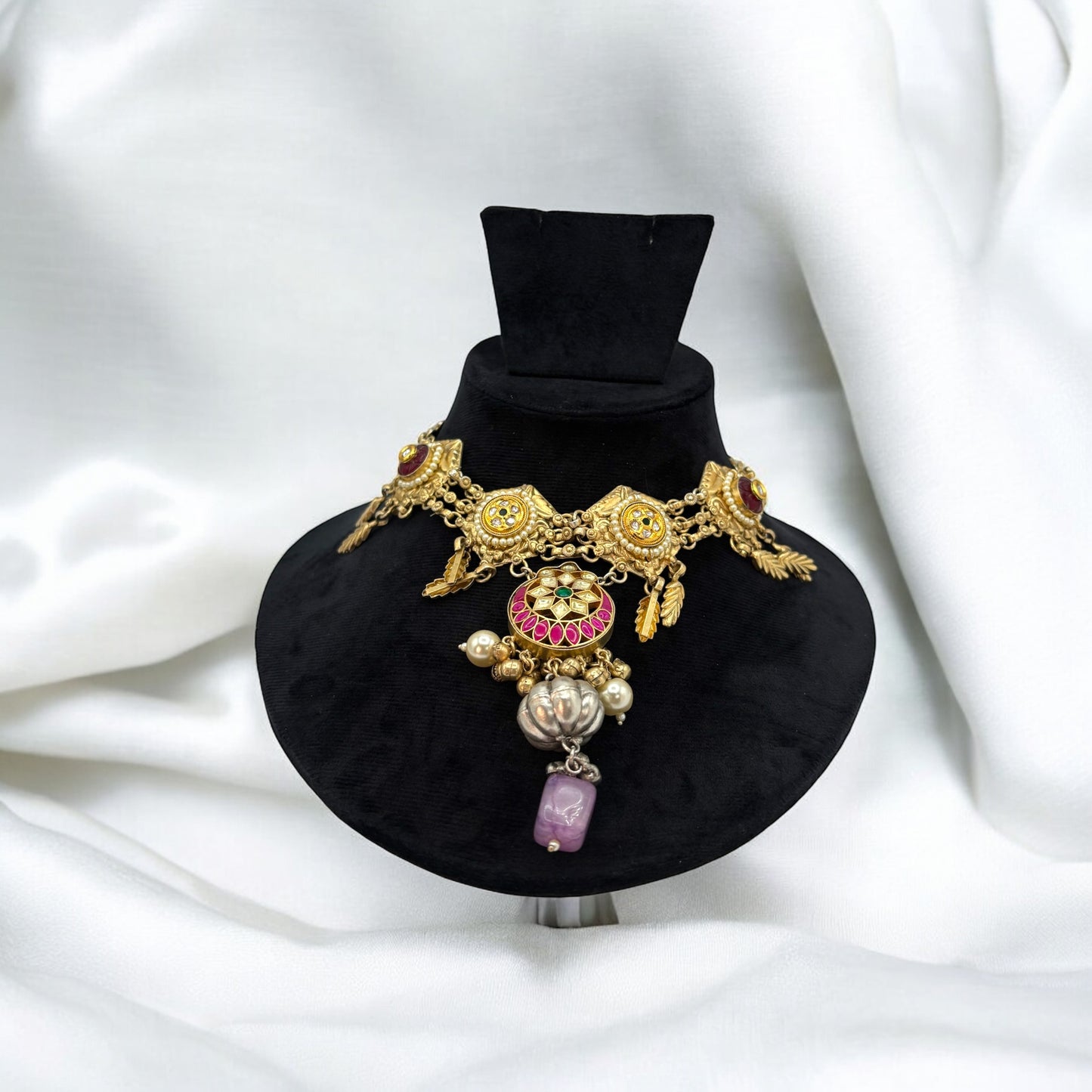 Fusion gold plated pachi kundan necklace.