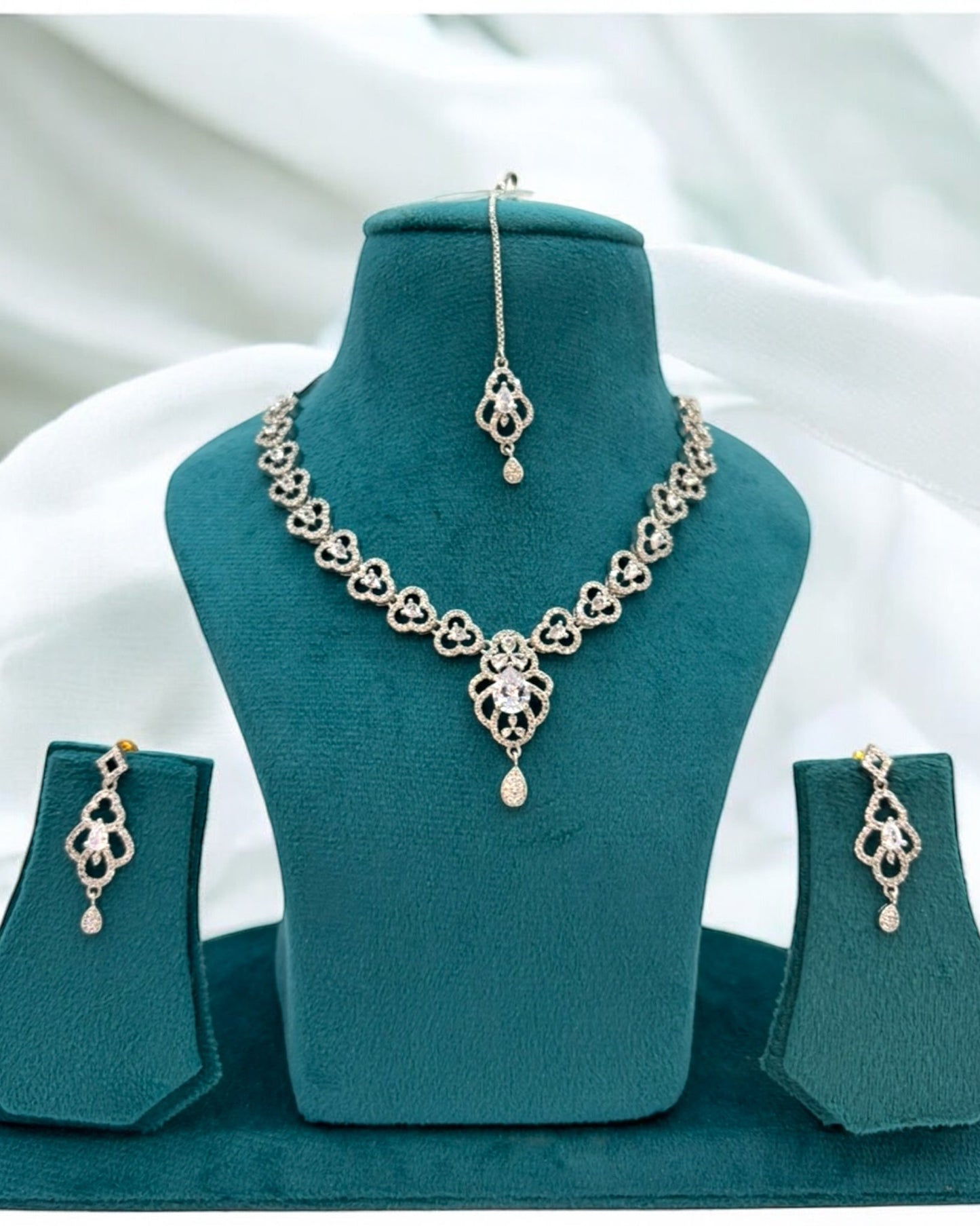 AD necklace set with matha tikka.