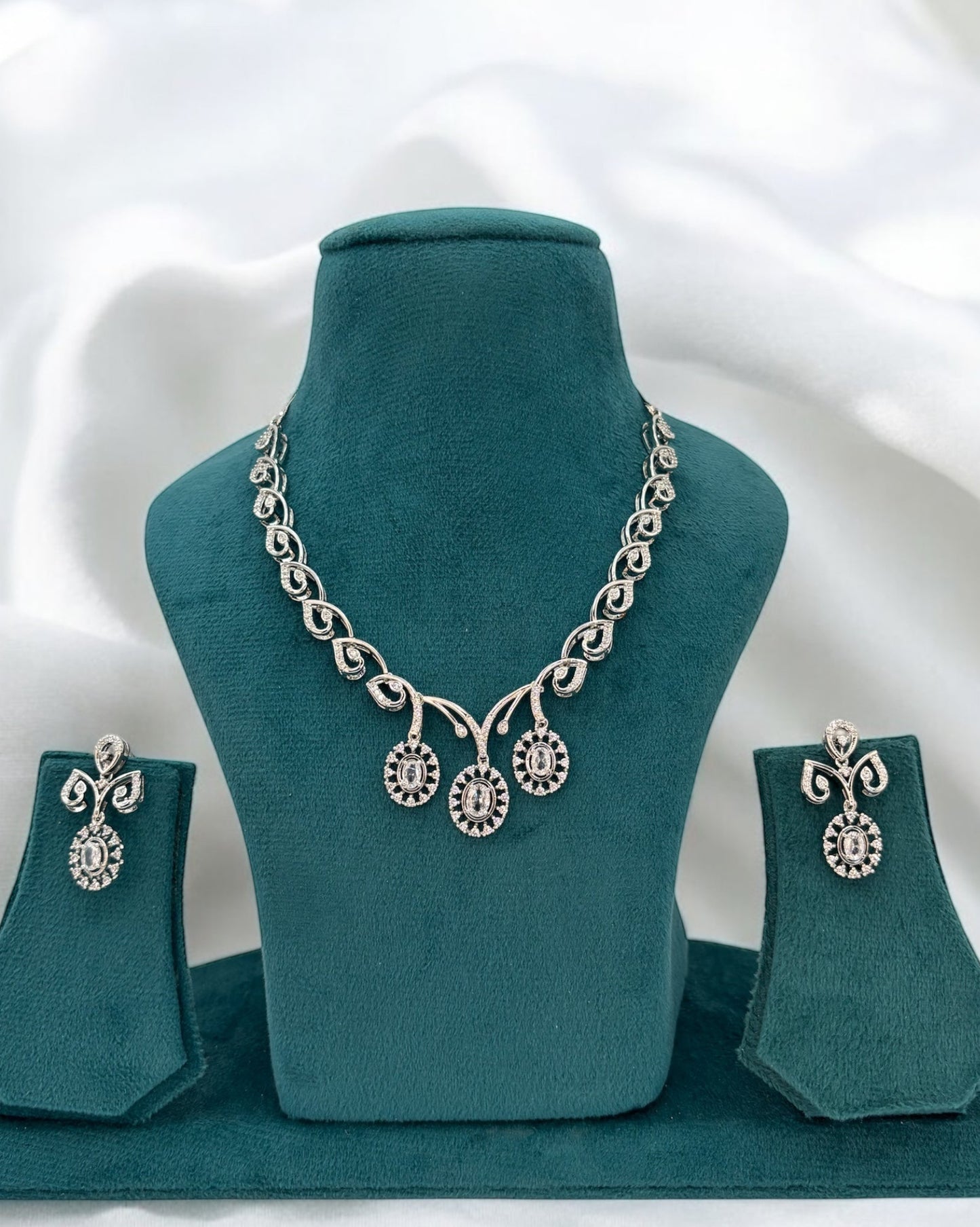 Nima AD necklace set.