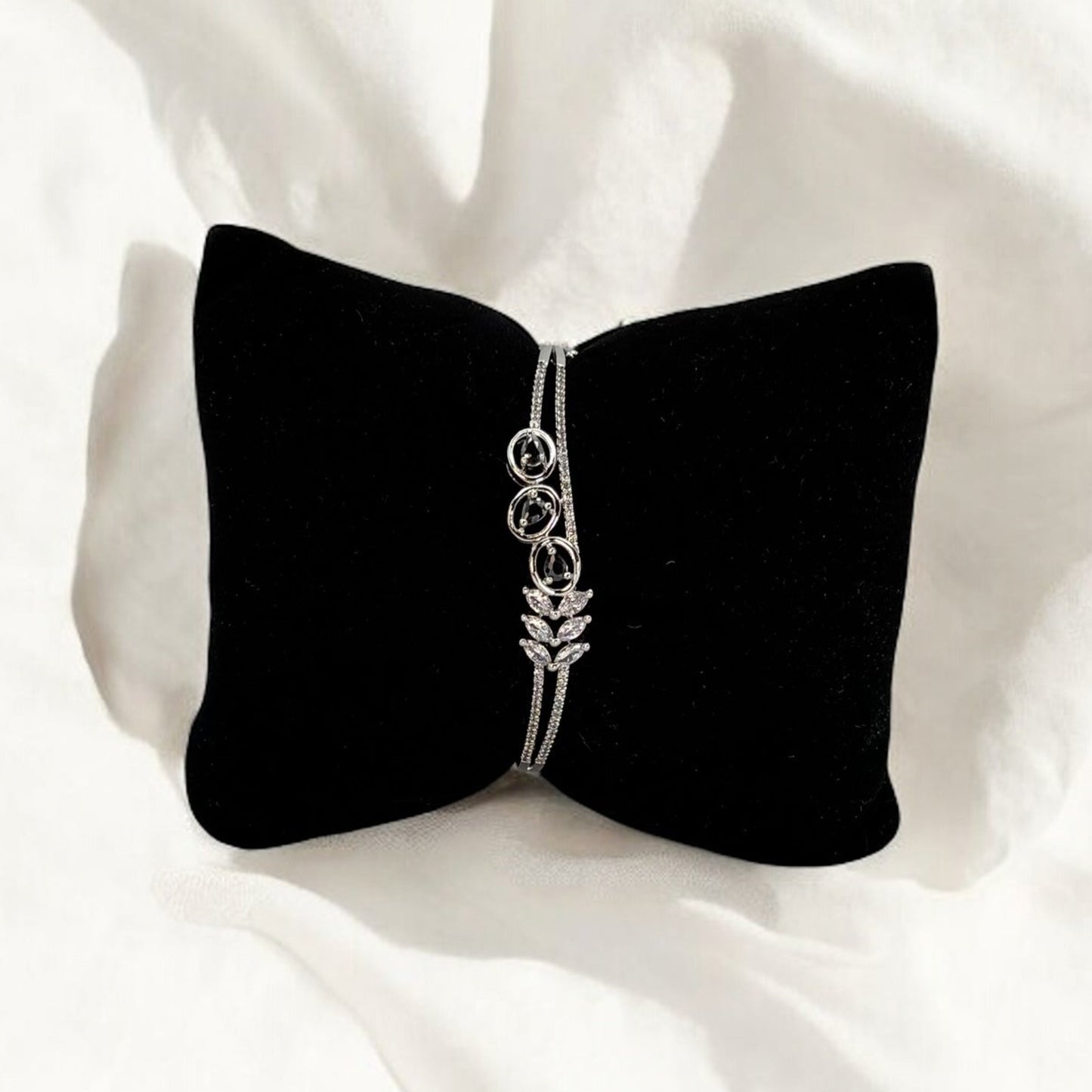 Silver openable bracelet