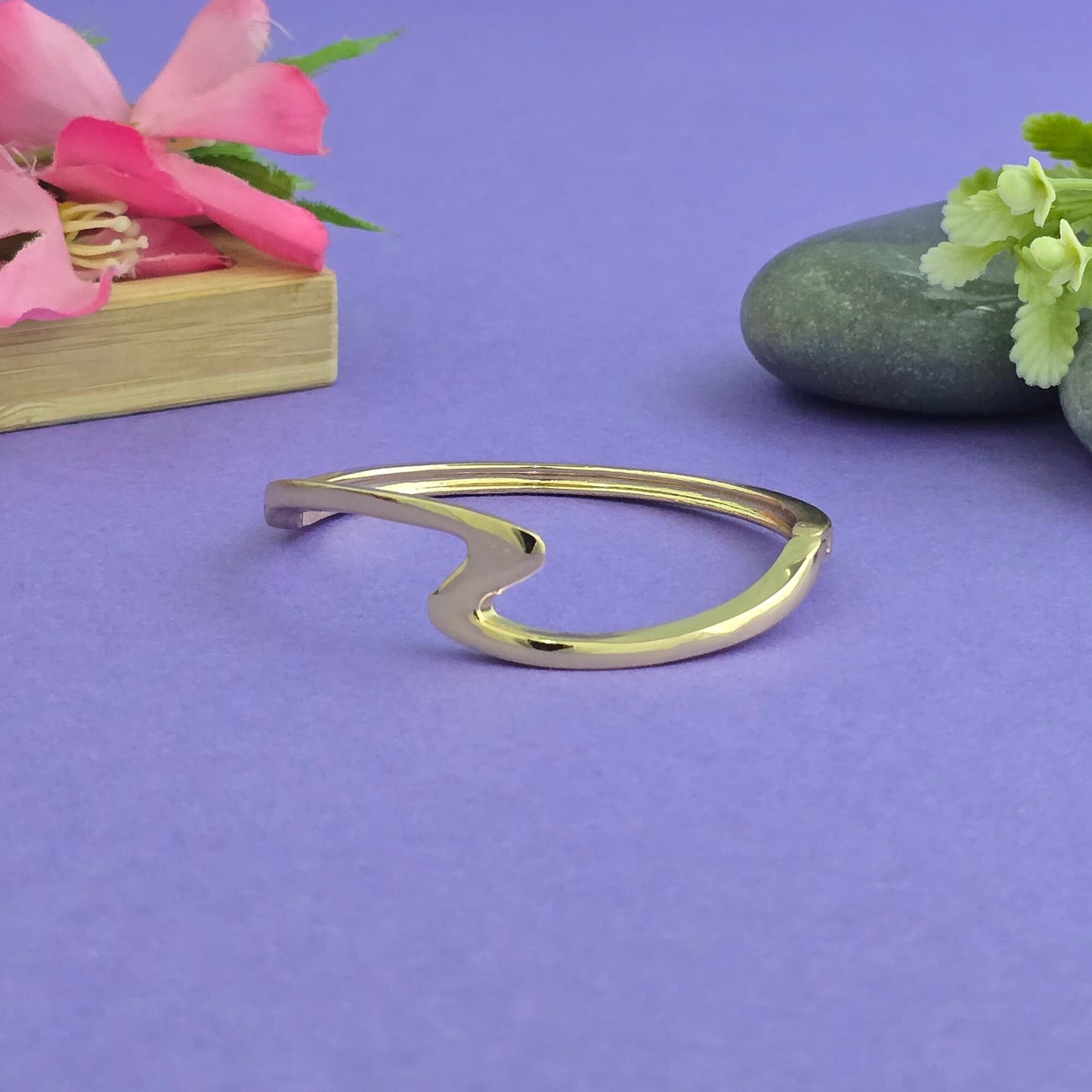 Anti tarnish golden openable bracelet