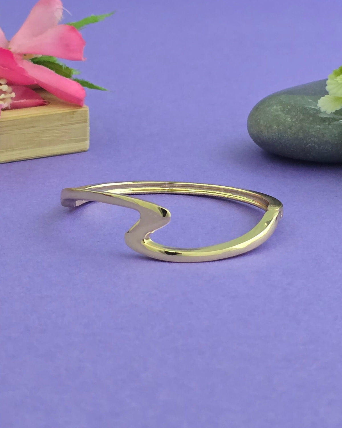 Anti tarnish golden openable bracelet