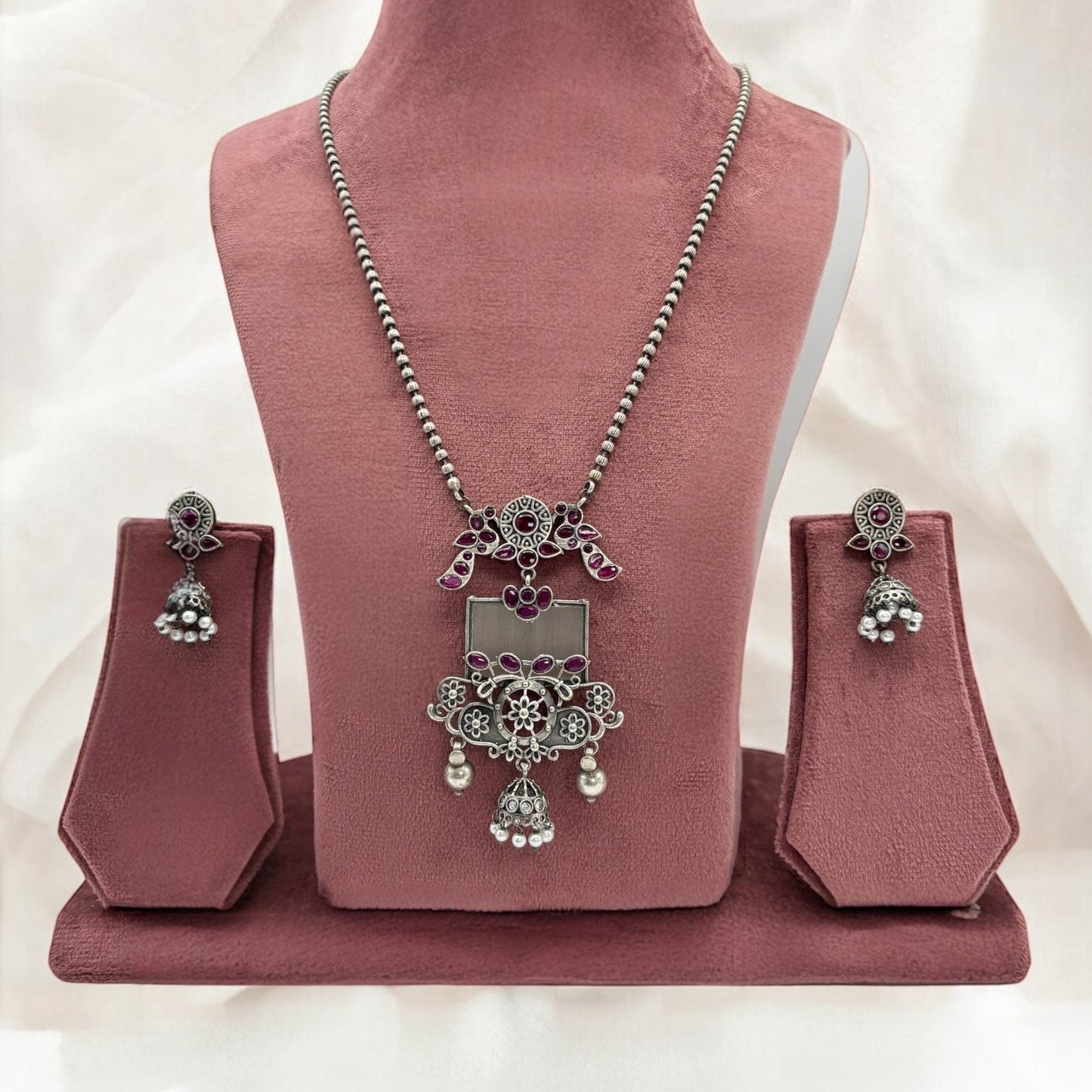 Oxidized long chain pendant set