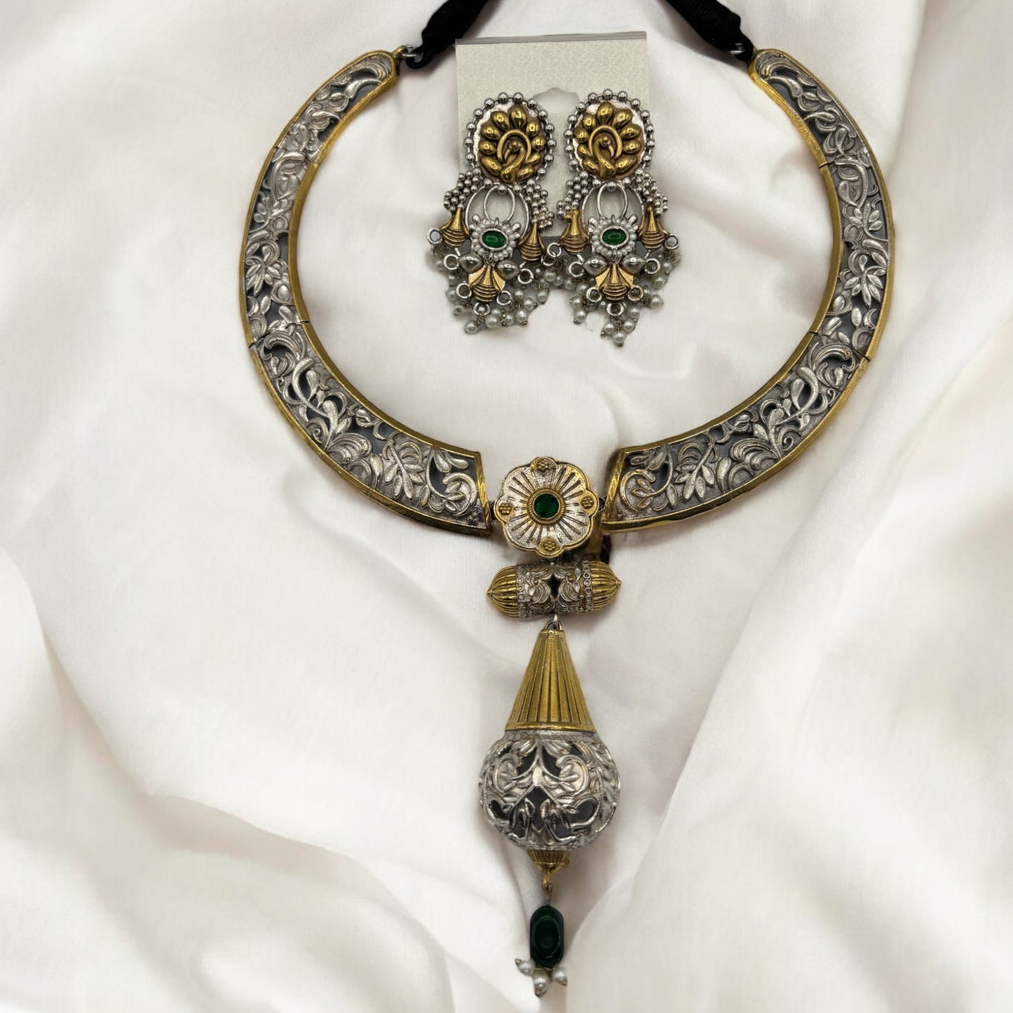 Dual tone necklace set