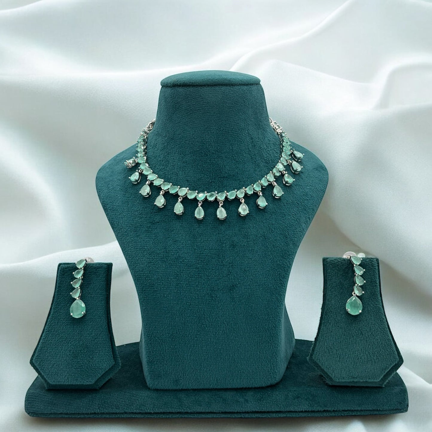 Pastel green necklace set