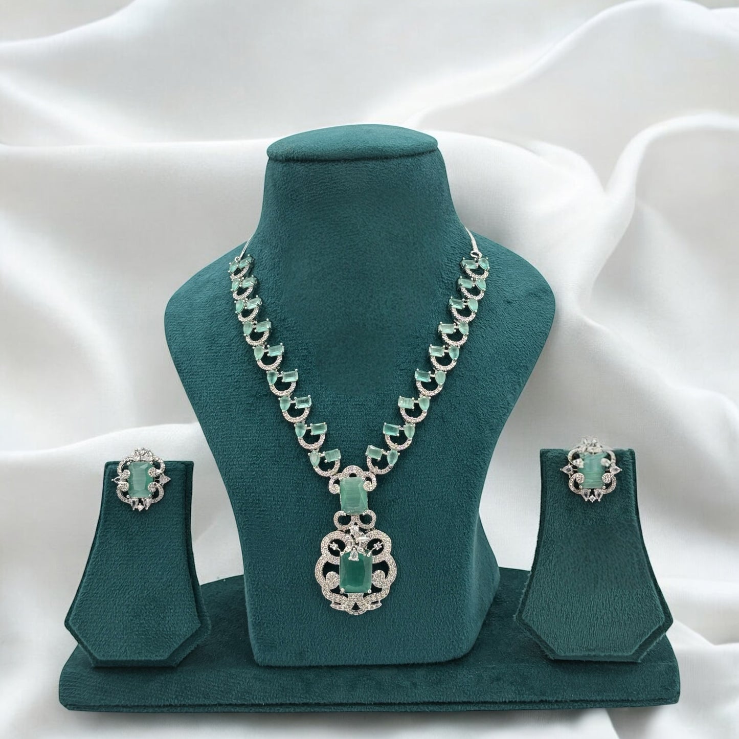 Pastel green necklace set