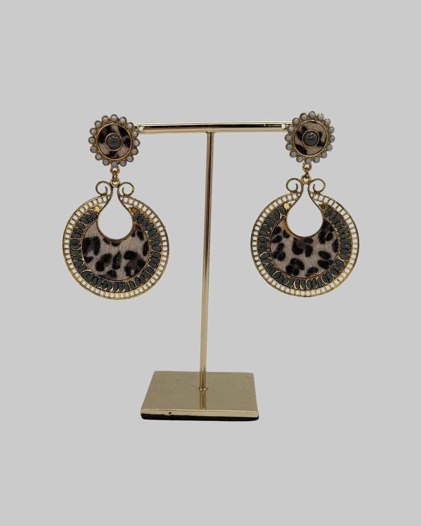 Matte gold plated grey earrings