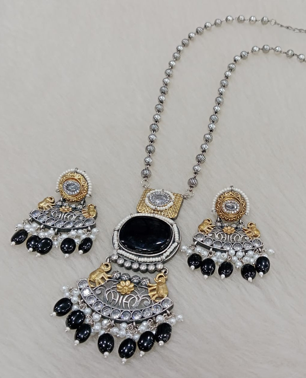 Silver oxidized dual tone chain pendant set
