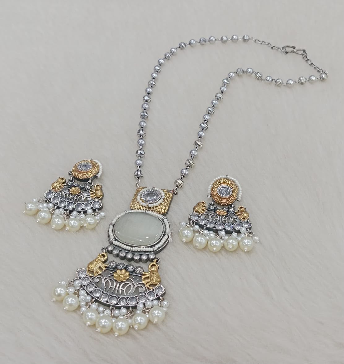 Silver oxidized dual tone chain pendant set