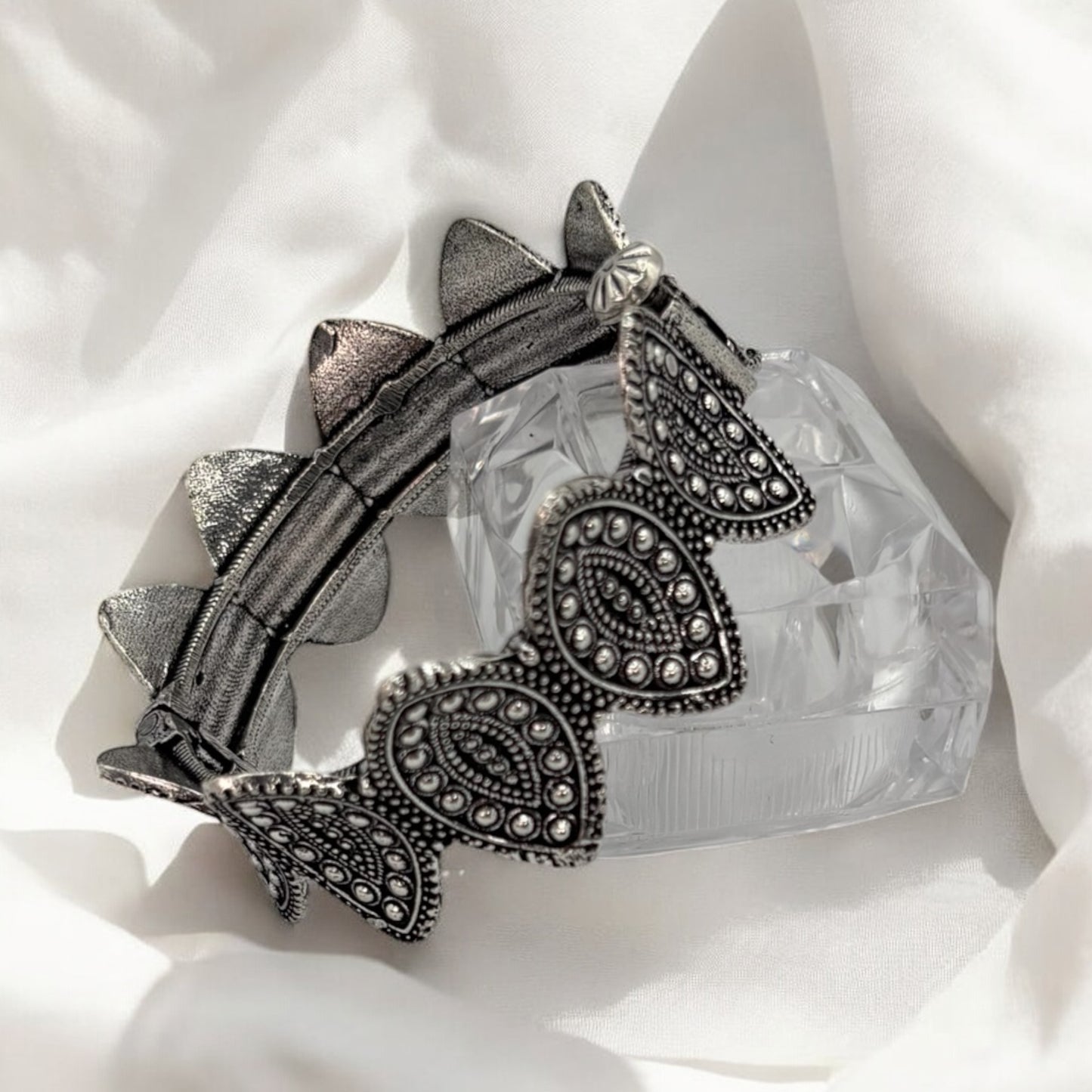 Silver oxidized openable kada