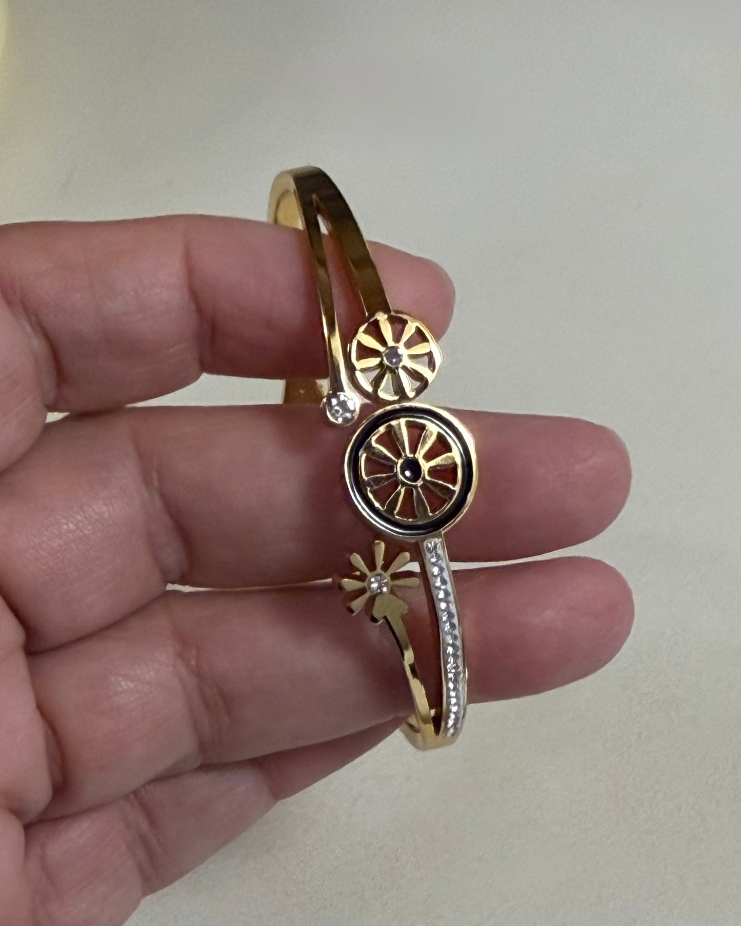 Anti tarnish western bracelet