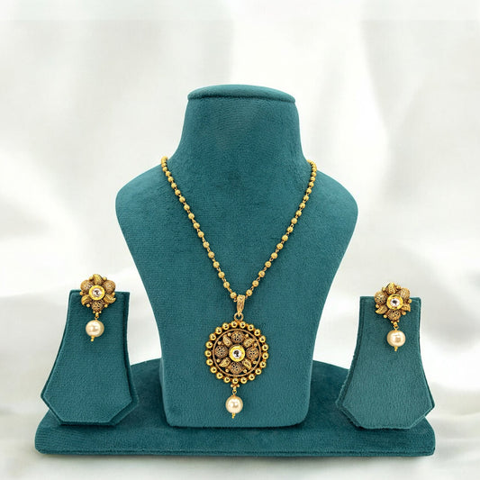 Gold plated chain pendant set