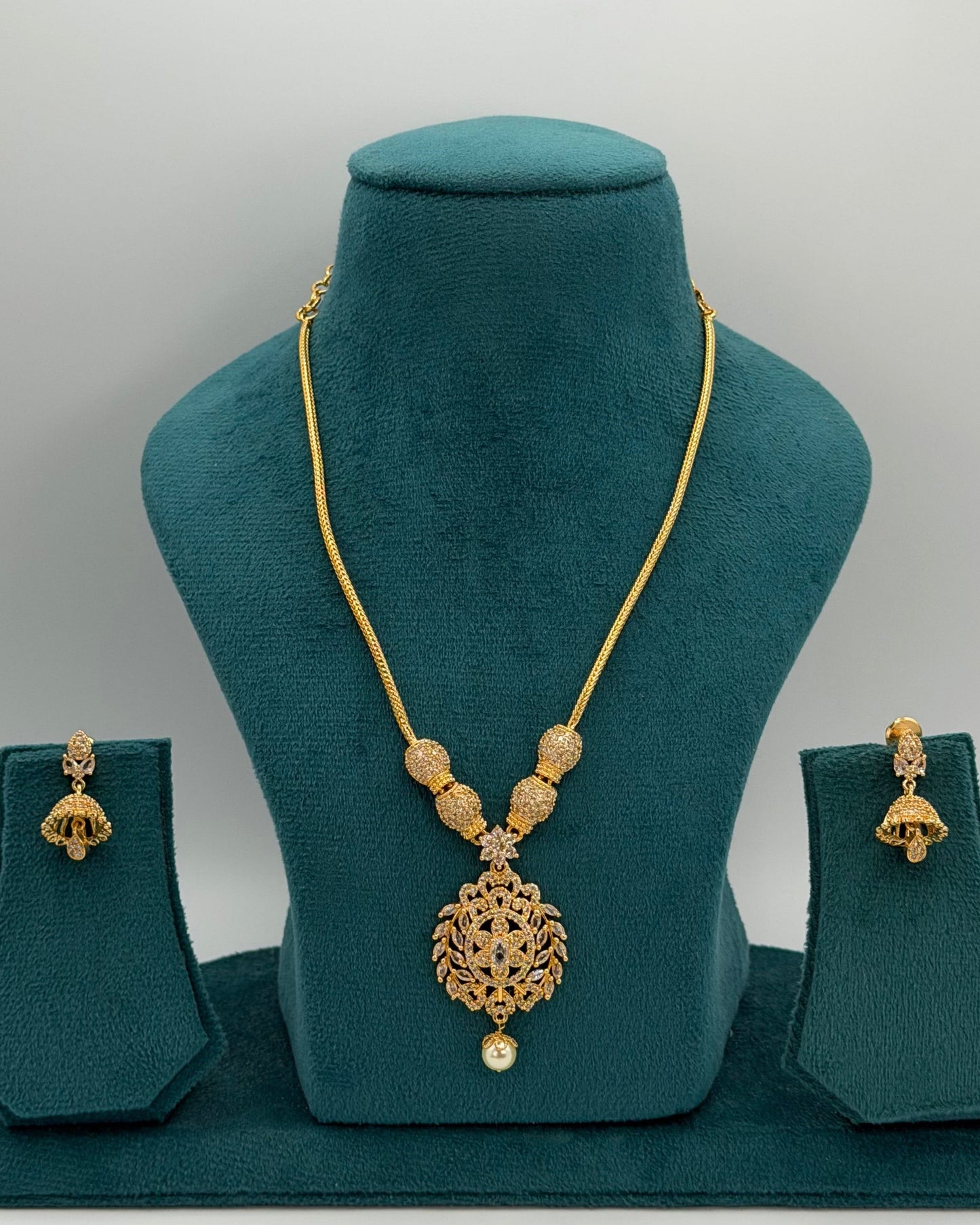 Gold plated necklace set