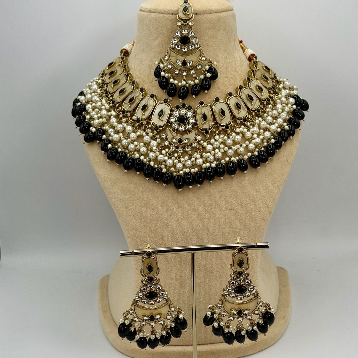 Mehndi plated black MOP necklace set
