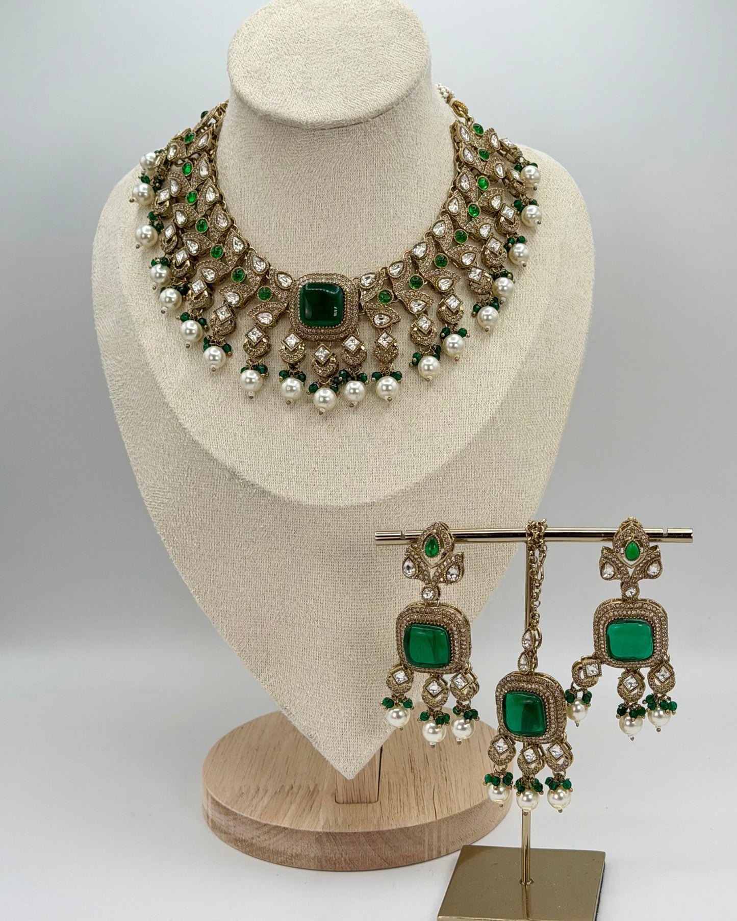 Heritage collection necklace set