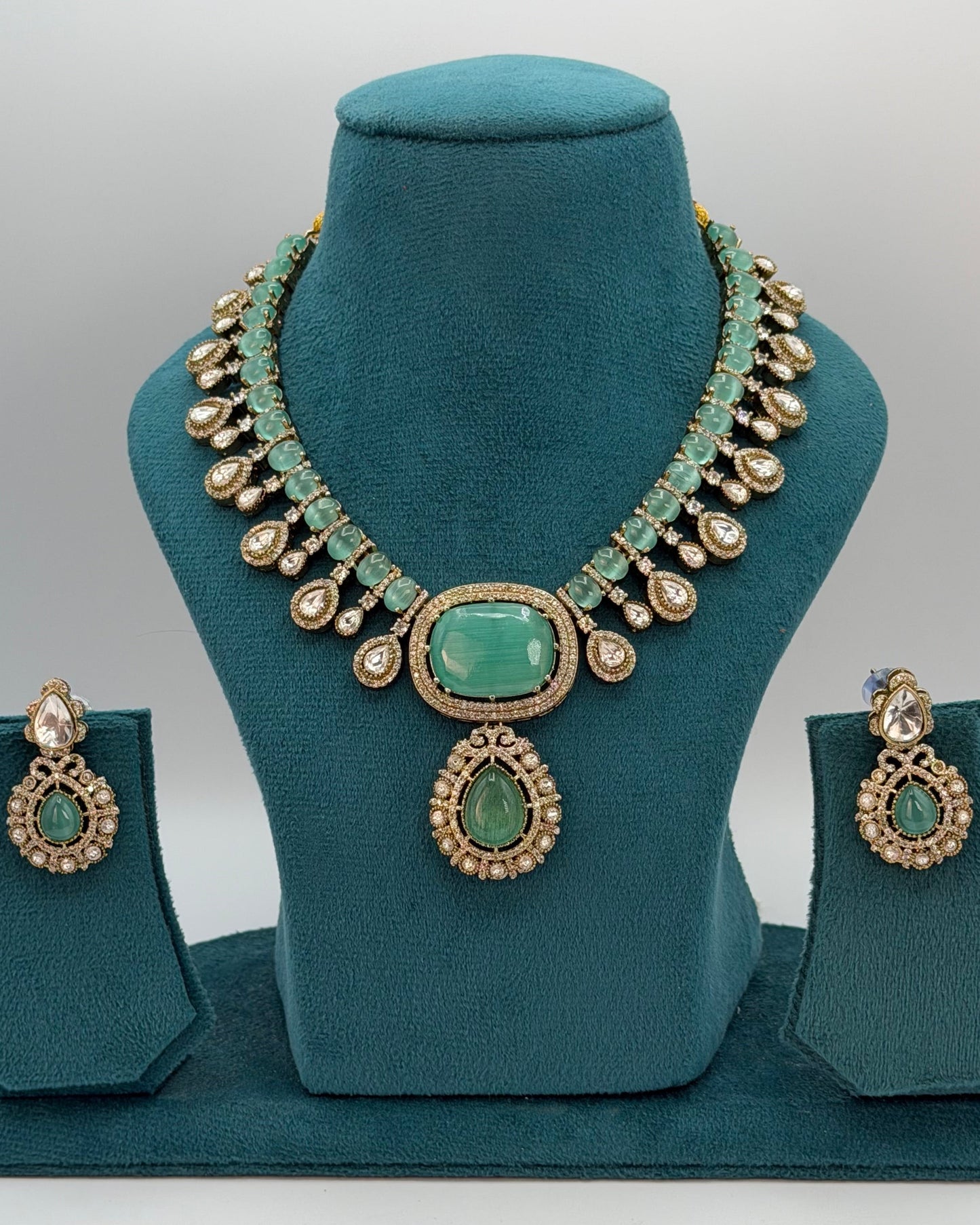 Gold plated kundan necklace set