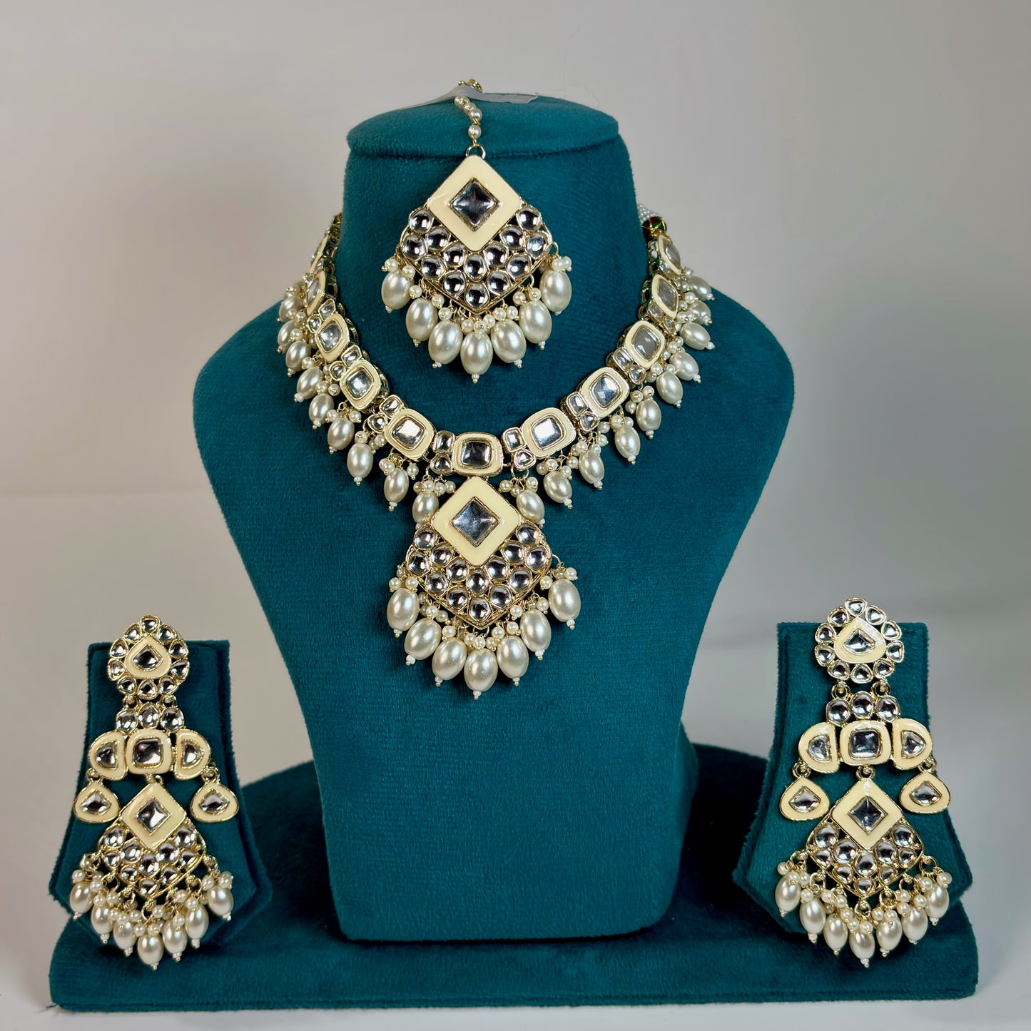 Gold plated kundan necklace set