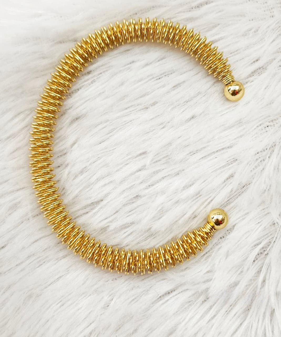 Anti tarnish golden bracelet