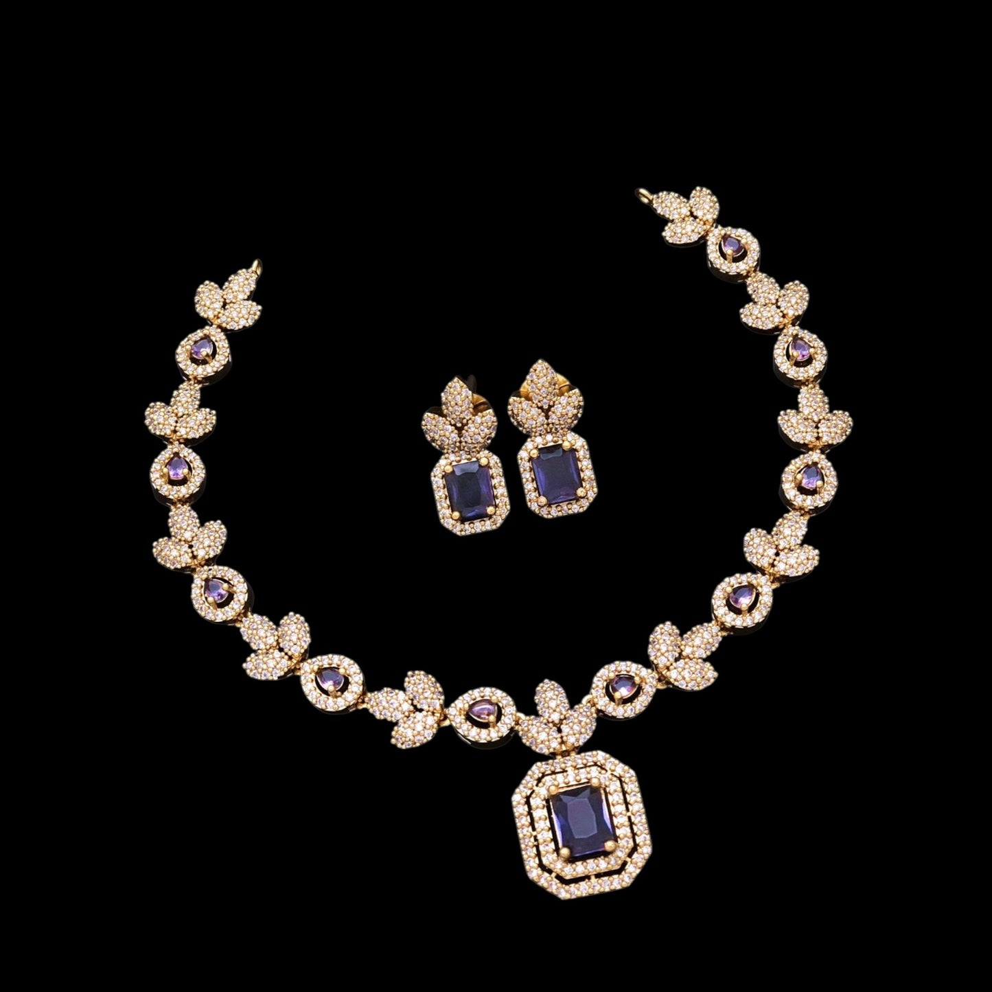 Sleek and simple necklace set