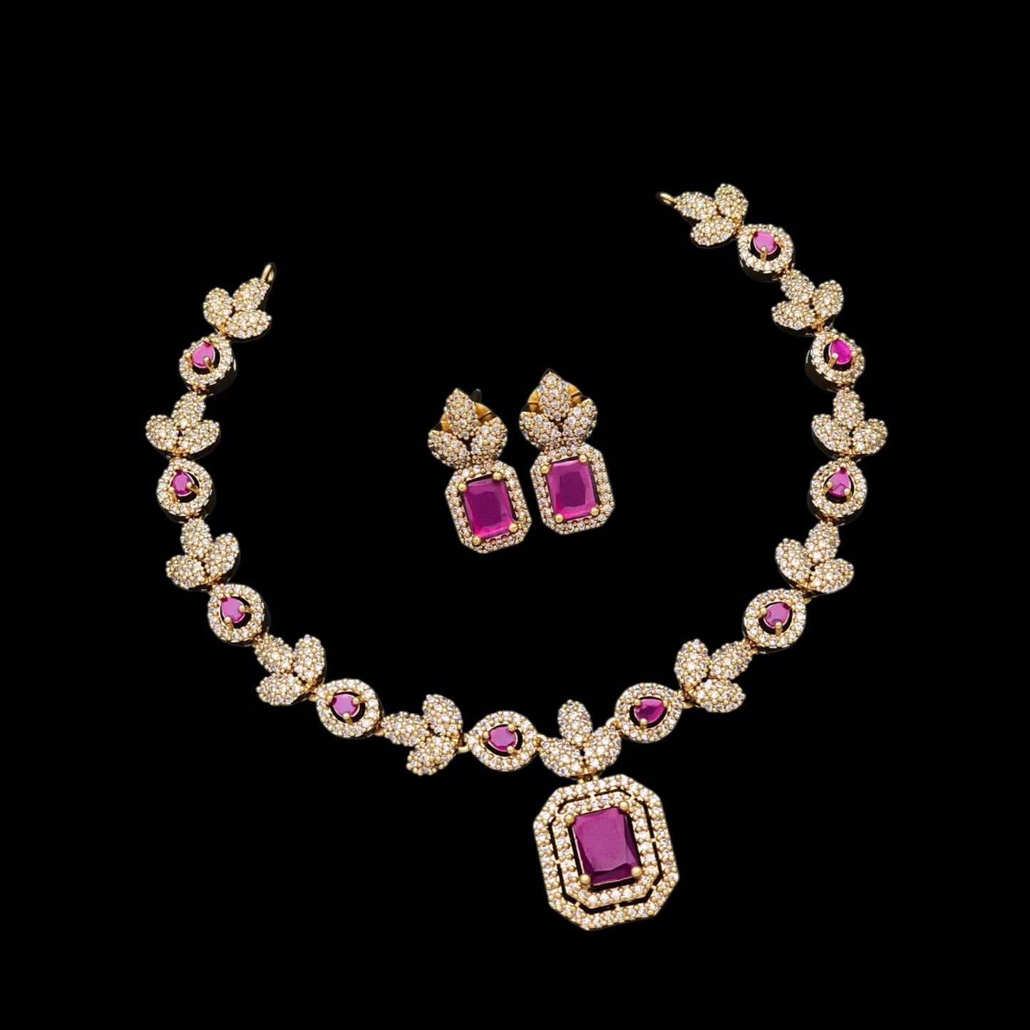 Sleek and simple necklace set