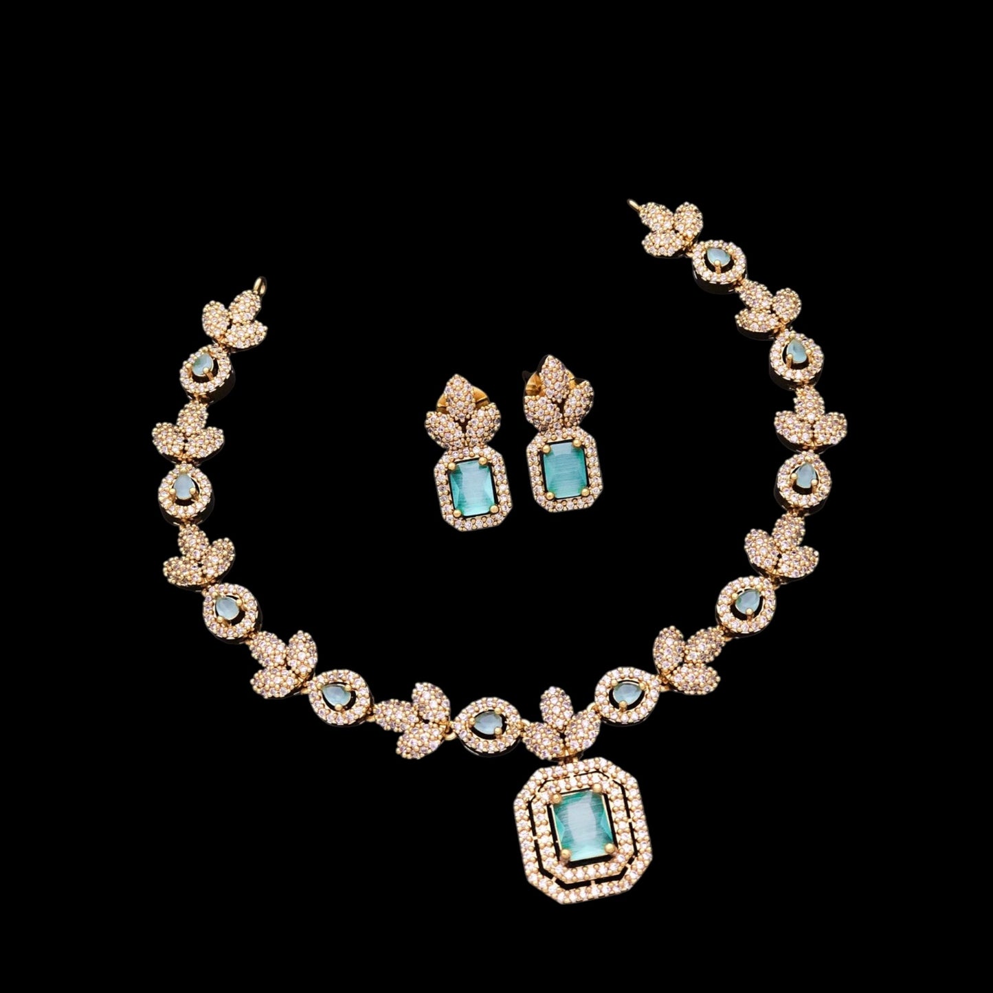 Sleek and simple necklace set