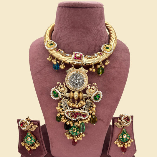 Big statement hasli with earrings