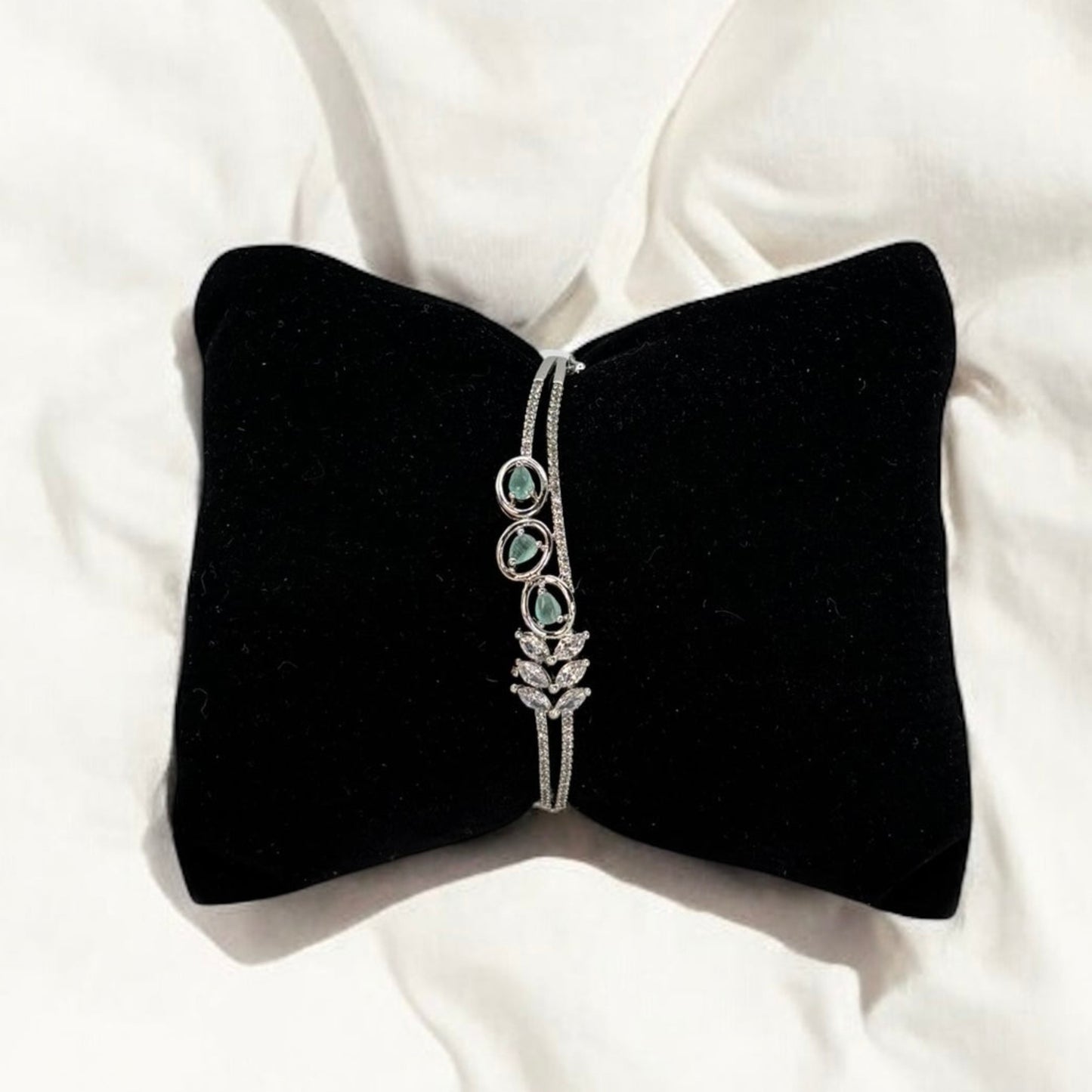 Silver openable bracelet