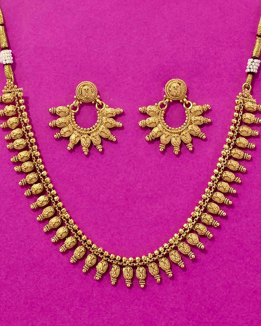 Gold plated classic necklace set