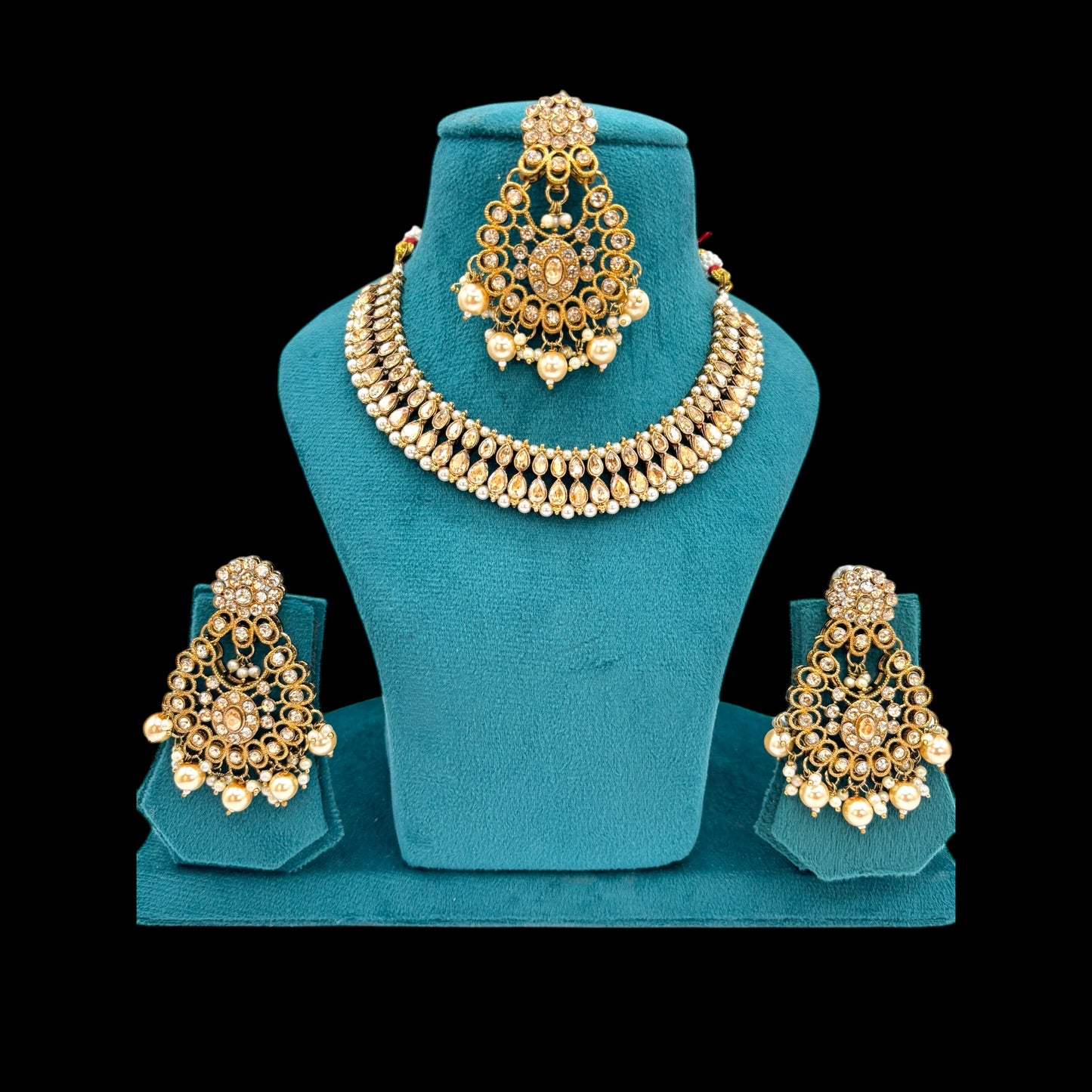 Simple and elegant polki necklace set with chandbali and matha tikka