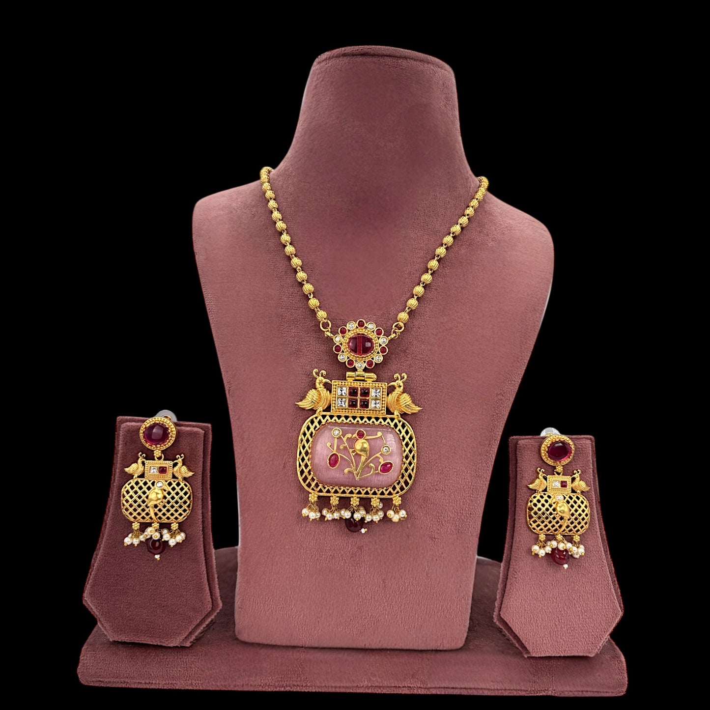 Gold plated chain pendant set