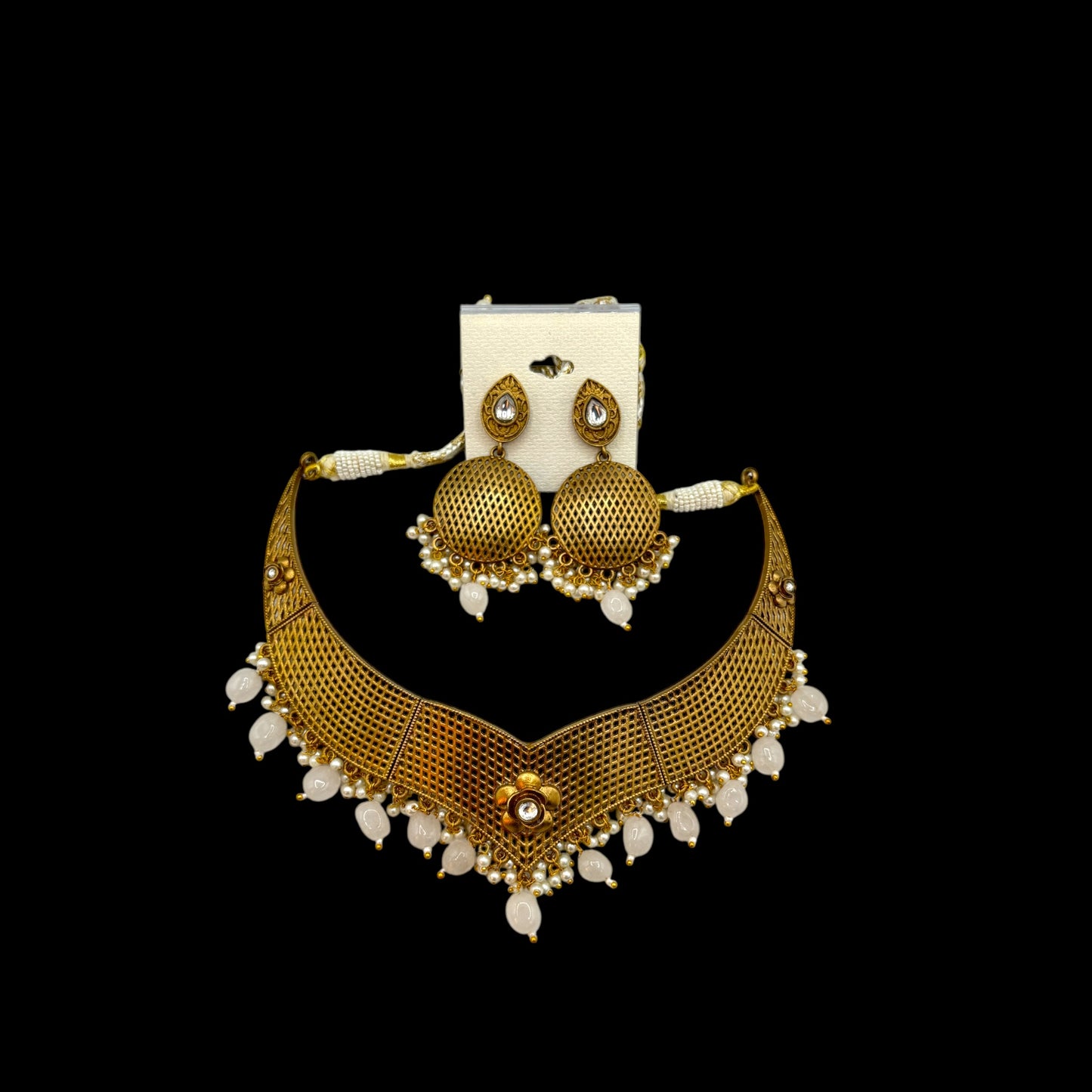 Stylish gold necklace set