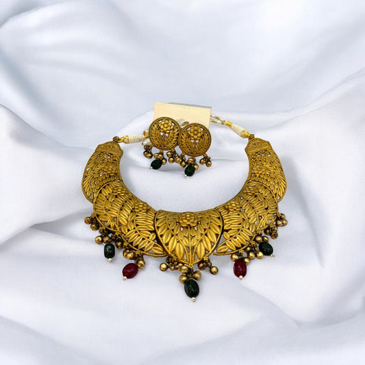 Contemporary gold necklace set