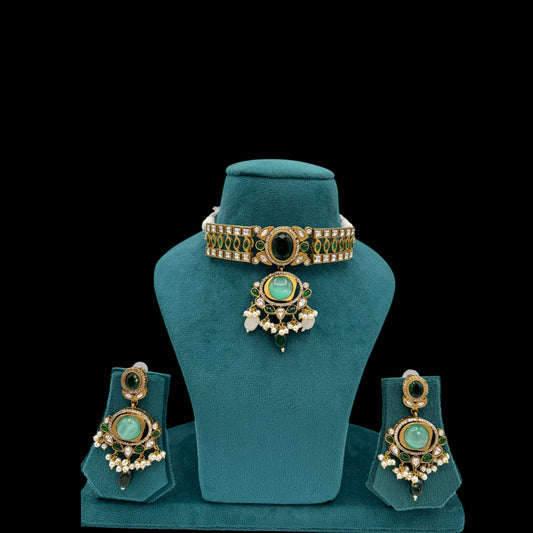Contemporary gold choker set