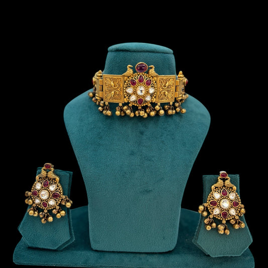 Contemporary gold choker set