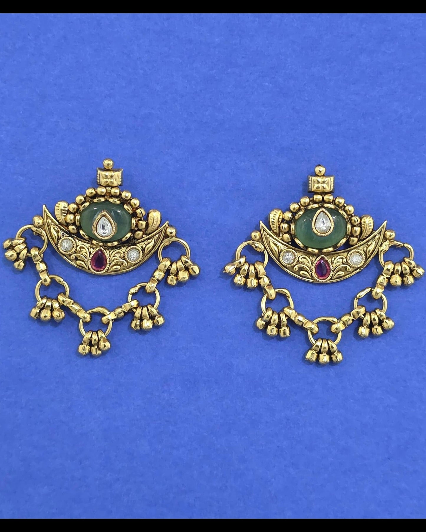 Heritage earrings with matte gold plating