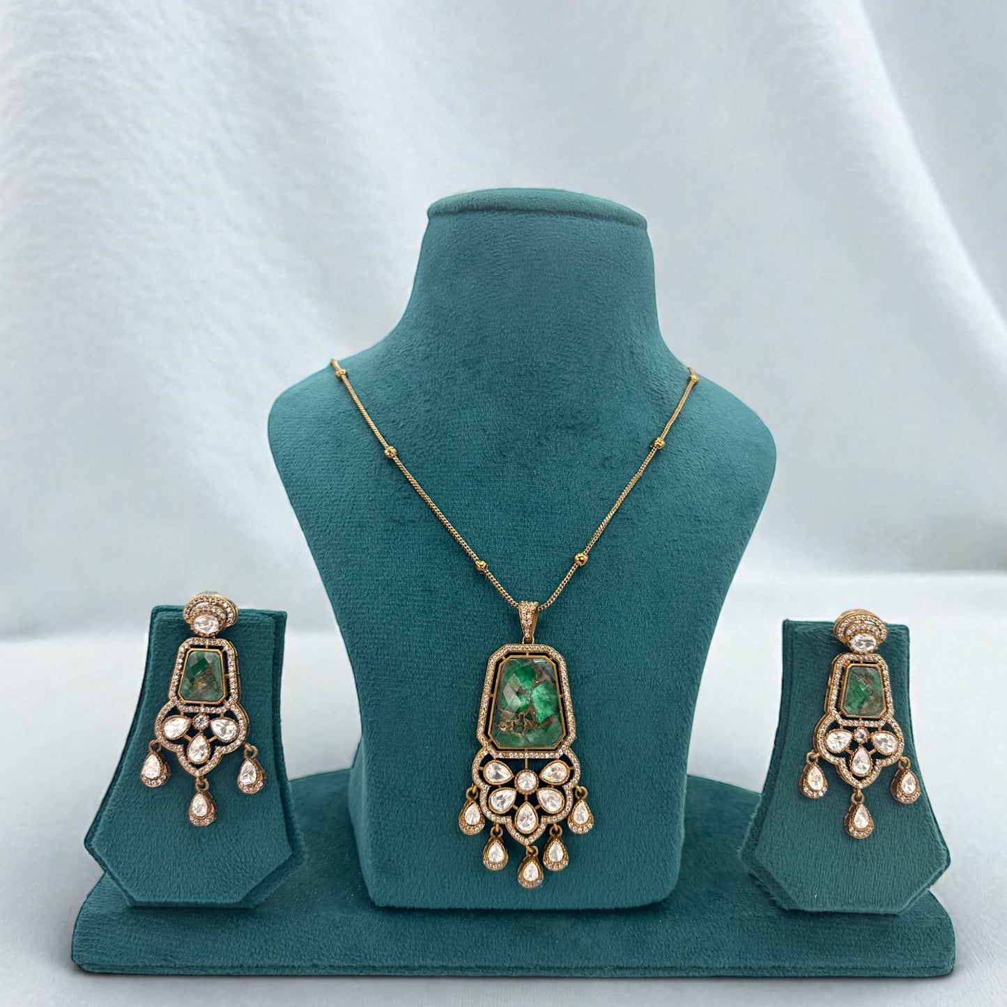 Green italian stone, kundan and moissanite chain pendant set.