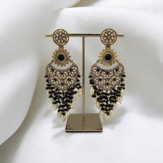 Long earrings with black stones