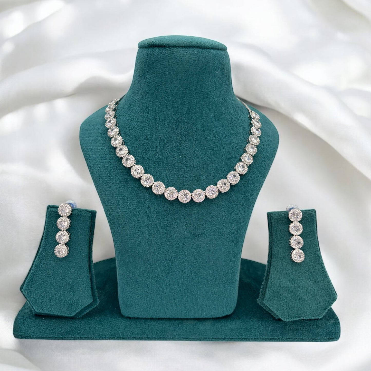 Sleek AD necklace set