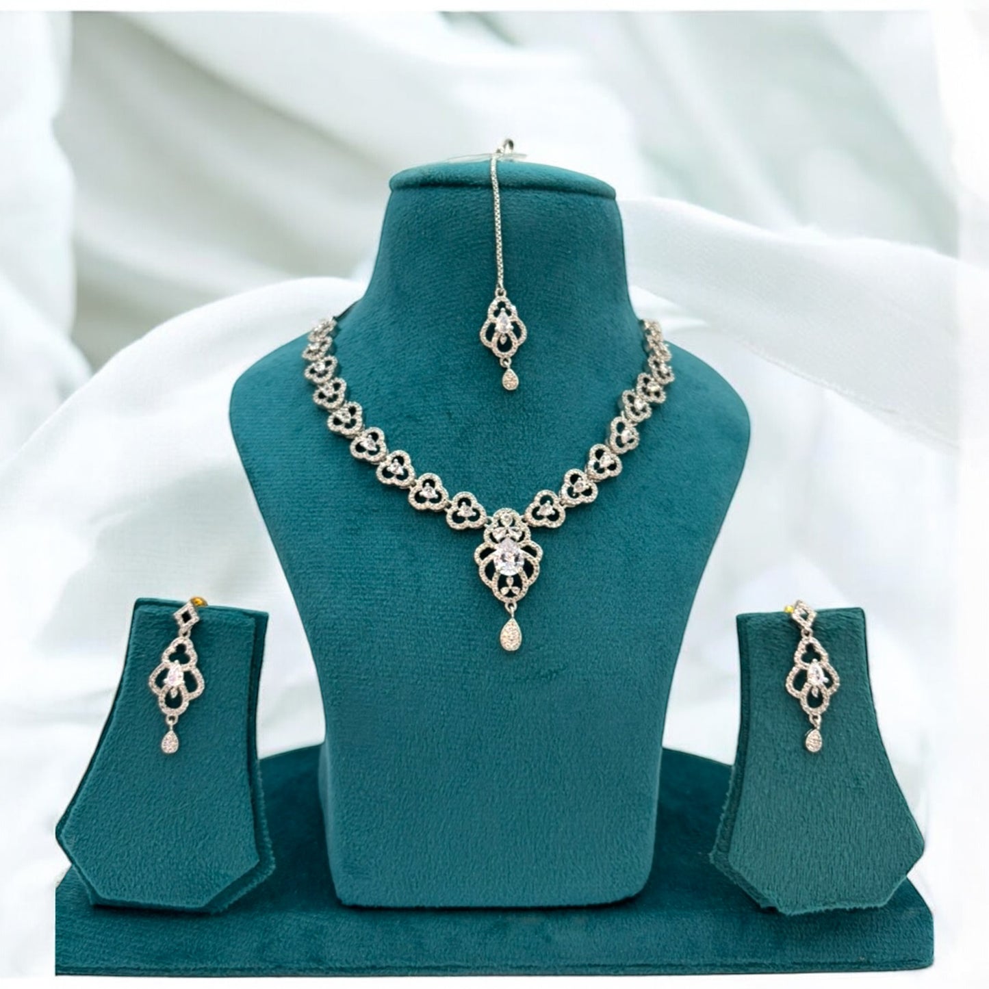 AD necklace set with matha tikka.