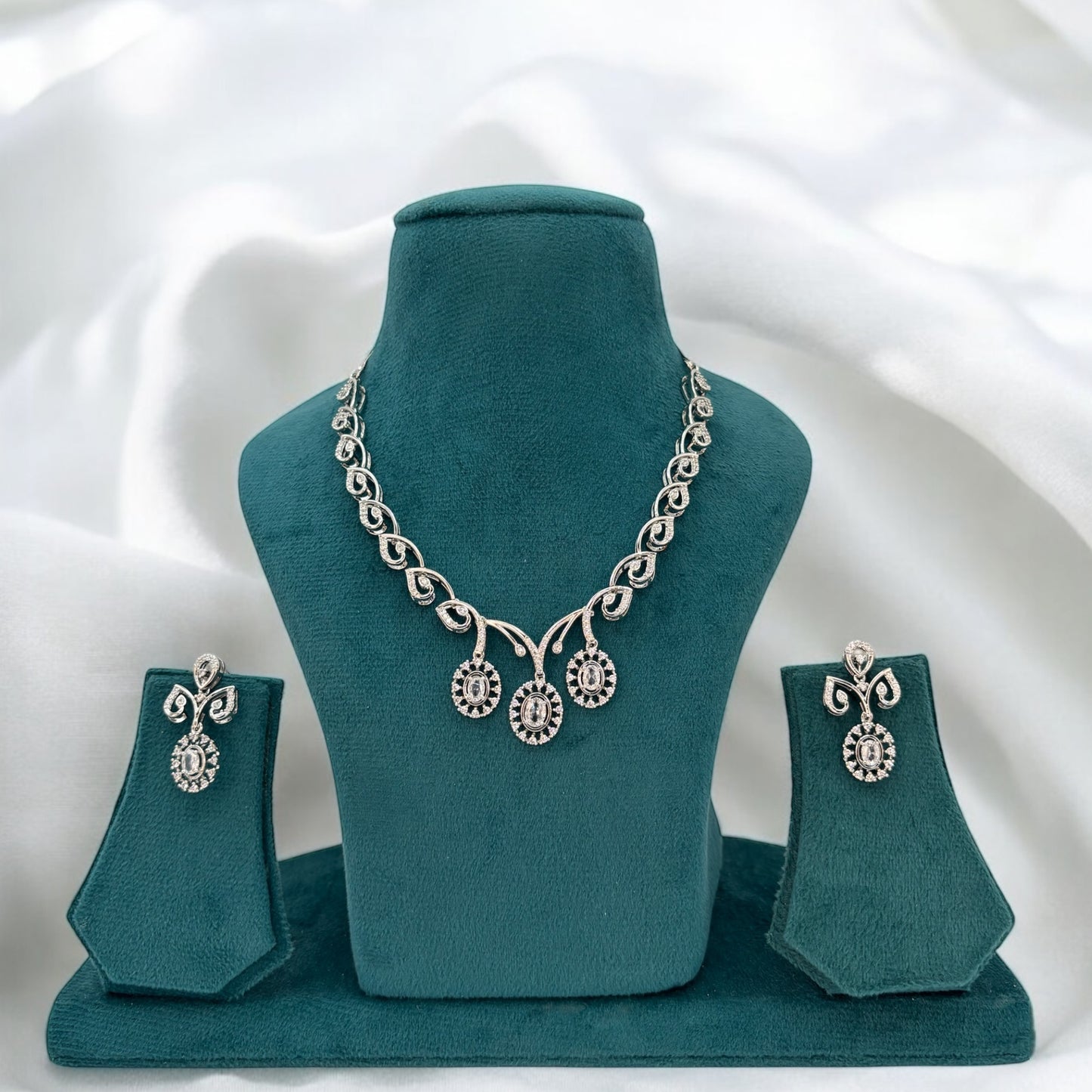 Nima AD necklace set.